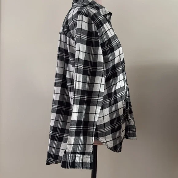 GAP black & white 100% cotton flannel button up in size Large - Picture 3 of 9